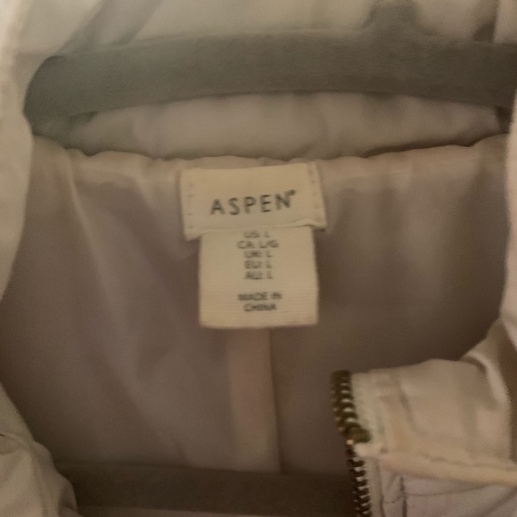 White vest great for layers - Picture 2 of 3